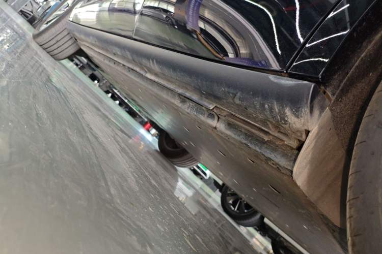 Used Volkswagen ID.UNYX 2024 Pro Long-Range Version Left Side Sill