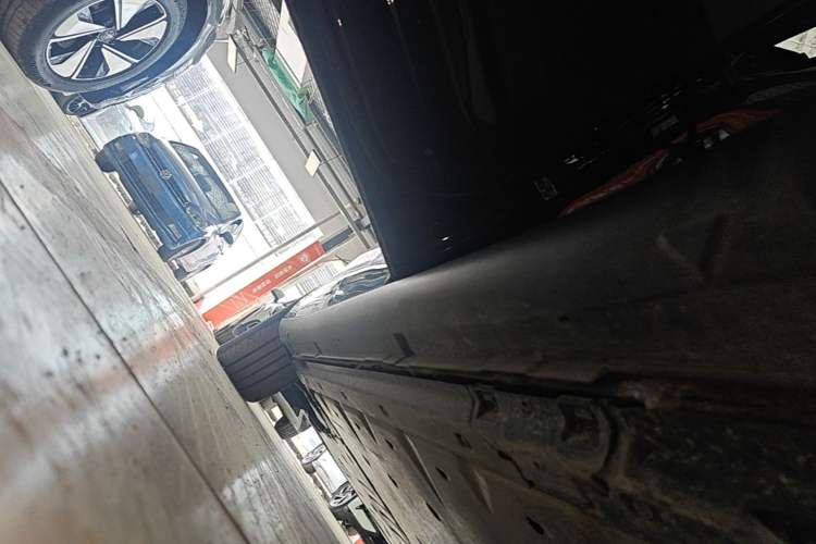 Used Volkswagen ID.UNYX 2024 Revised Pro Long-Range Version Left Side Sill