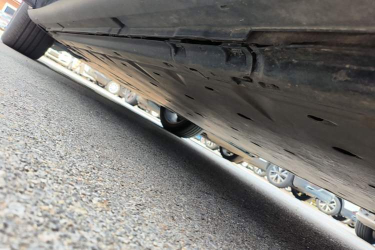 Used Volkswagen ID.UNYX 2024 Pro Long-Range Version Left Side Sill