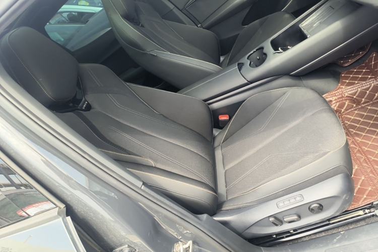 Used Volkswagen ID.UNYX 2024 Pro Long-Range Version Right Front Seat