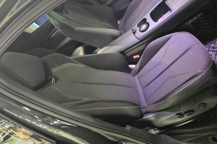 Used Volkswagen ID.UNYX 2024 Pro Long-Range Version Right Front Seat