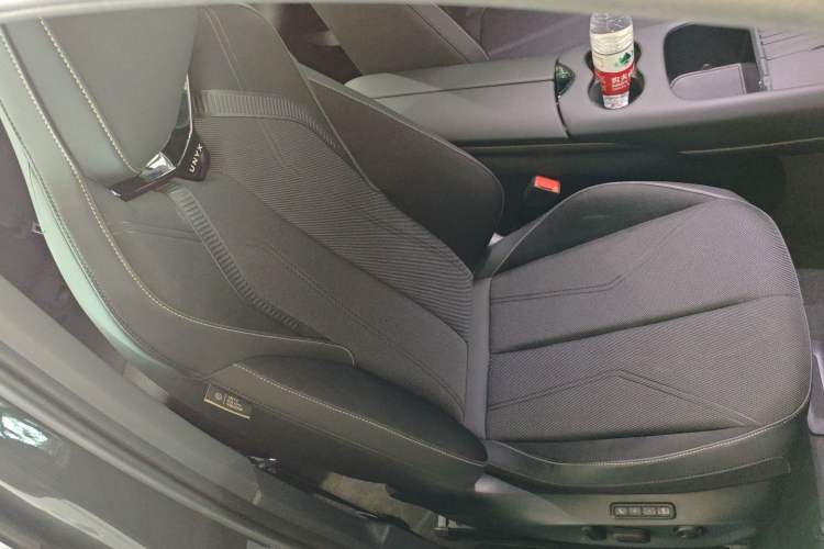 Used Volkswagen ID.UNYX 2024 Pro Long-Range Version Right Front Seat