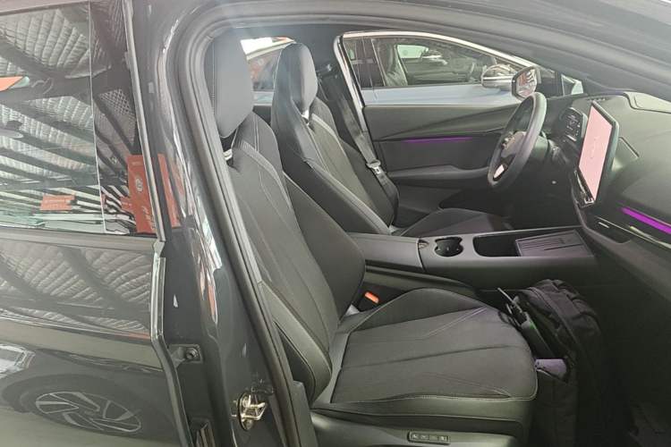 Used Volkswagen ID.UNYX 2024 Revised Pro Long-Range Version Right Front Seat