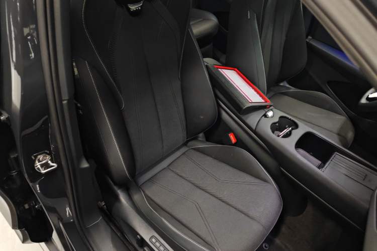 Used Volkswagen ID.UNYX 2024 Pro Long-Range Version Right Front Seat
