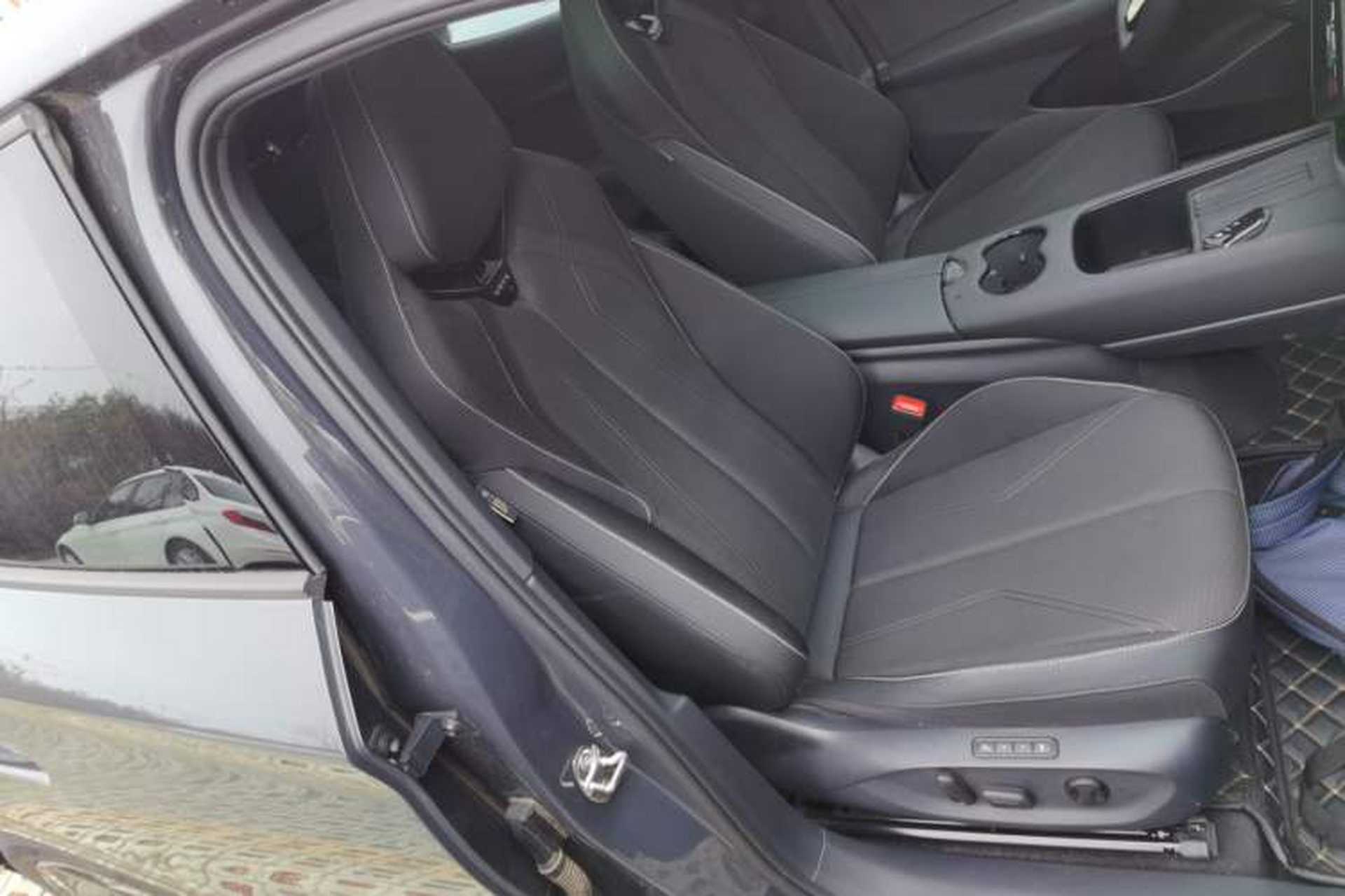 Used Volkswagen ID.UNYX 2024 Pro Long-Range Version Right Front Seat