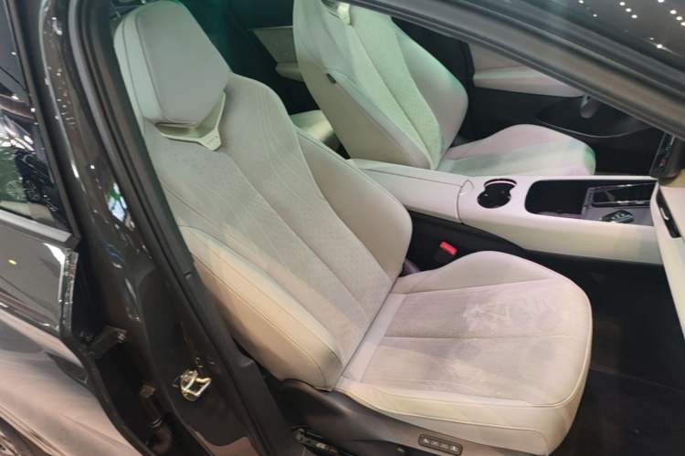 Used Volkswagen ID.UNYX 2024 Max High-Performance Edition Right Front Seat