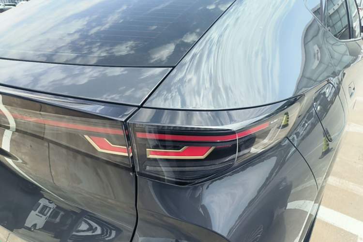 Used Volkswagen ID.UNYX 2024 Pro Long-Range Version Right Rear Taillight