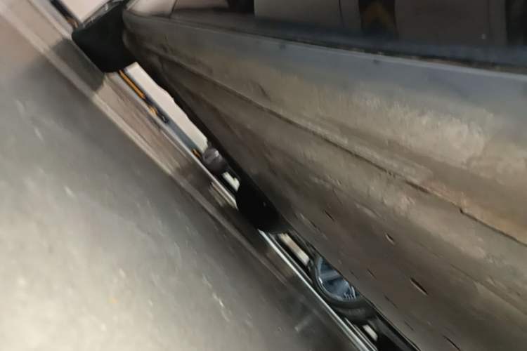 Used Volkswagen ID.UNYX 2024 Revised Pro Long-Range Version Right Side Sill