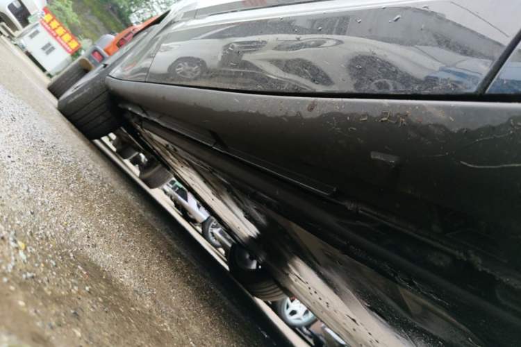 Used Volkswagen ID.UNYX 2024 Ultra Long-Range Version Right Side Sill