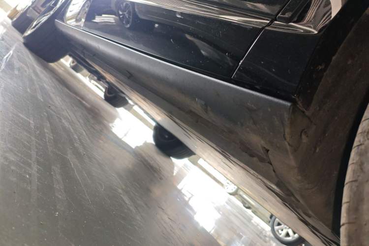 Used Volkswagen ID.UNYX 2024 Pro Long-Range Version Right Side Sill