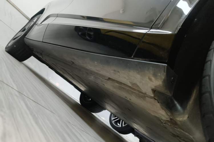 Used Volkswagen ID.UNYX 2024 Revised Ultra Long-Range Version Right Side Sill
