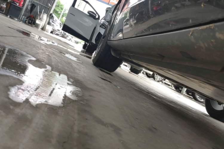 Used Volkswagen ID.UNYX 2024 Ultra Long-Range Version Right Side Sill