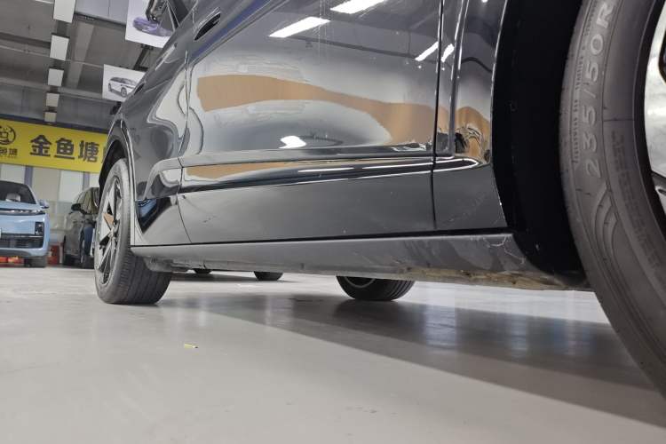 Used Volkswagen ID.UNYX 2024 Pro Long-Range Version Right Side Sill