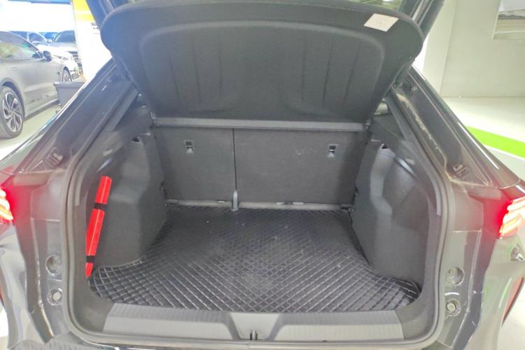 Used Volkswagen ID.UNYX 2024 Pro Long-Range Version Trunk