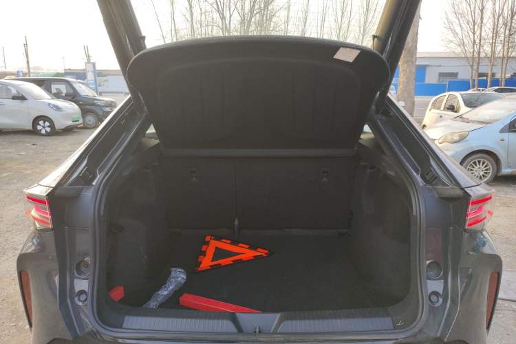 Used Volkswagen ID.UNYX 2024 Pro Long-Range Version Trunk