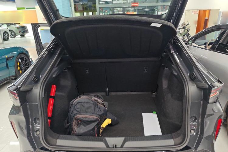 Used Volkswagen ID.UNYX 2024 Pro Long-Range Version Trunk