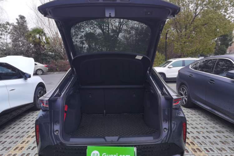 Used Volkswagen ID.UNYX 2024 Pro Long-Range Version Trunk