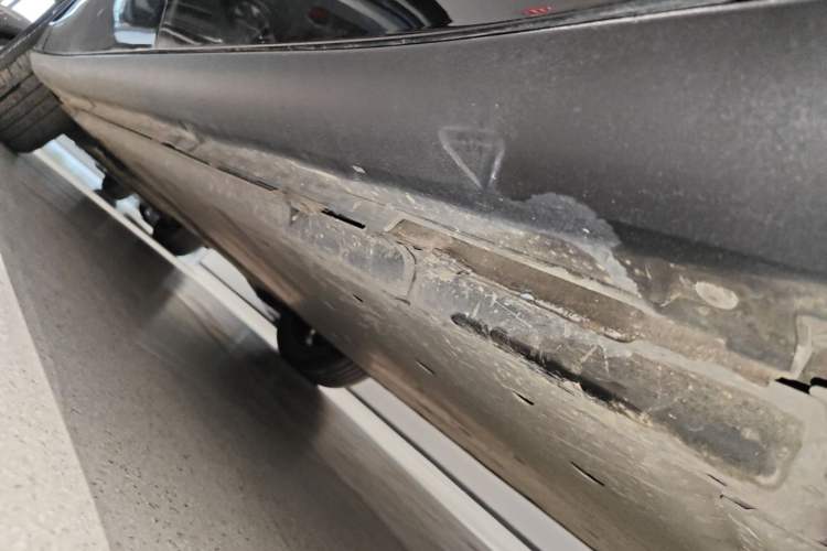 Used Volkswagen ID.UNYX 2024 Ultra Long-Range Version Left Side Sill