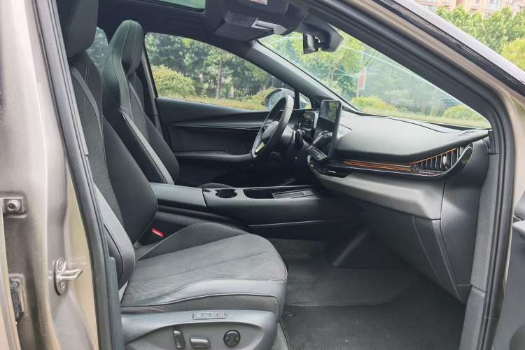 Used Volkswagen ID.UNYX 2024 Revised Pro Long-Range Version Interior 4