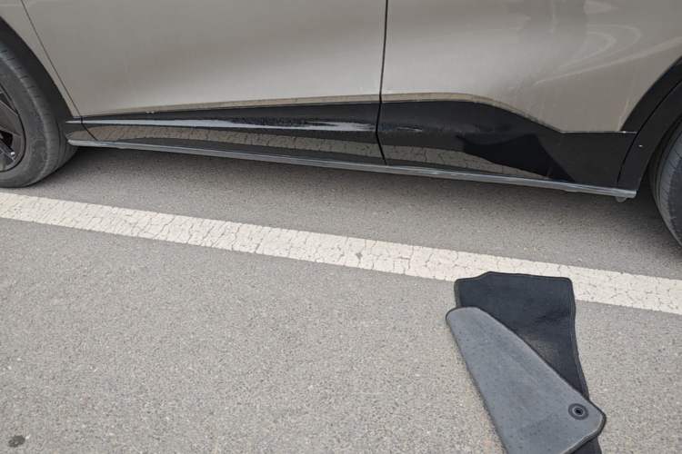Used Volkswagen ID.UNYX 2024 Revised Pro Long-Range Version Left Side Sill