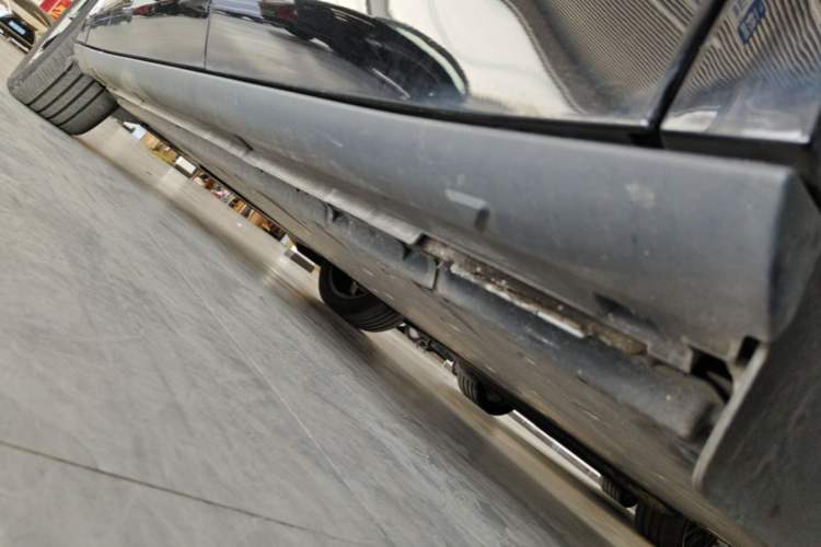 Used Volkswagen ID.UNYX 2024 Revised Pro Long-Range Version Left Side Sill