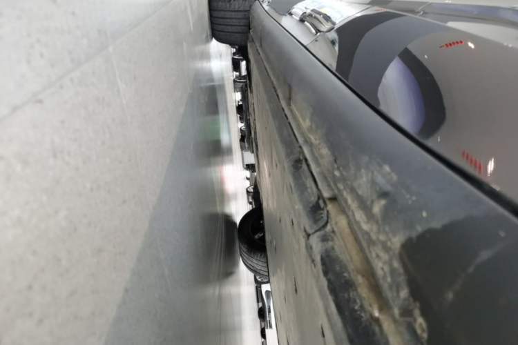 Used Volkswagen ID.UNYX 2024 Ultra Long-Range Version Left Side Sill
