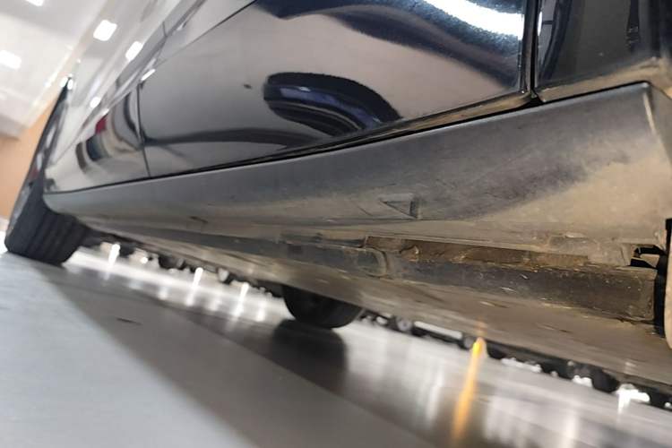 Used Volkswagen ID.UNYX 2024 Revised Ultra Long-Range Version Left Side Sill