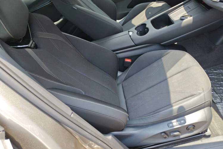 Used Volkswagen ID.UNYX 2024 Revised Pro Long-Range Version Right Front Seat
