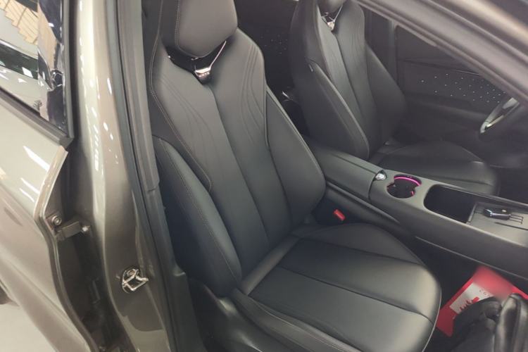 Used Volkswagen ID.UNYX 2024 Revised Ultra Long-Range Version Right Front Seat