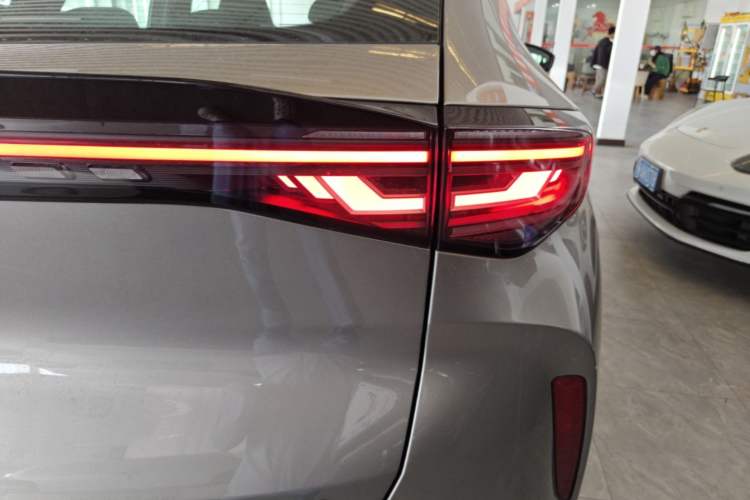Used Volkswagen ID.UNYX 2024 Revised Pro Long-Range Version Right Rear Taillight