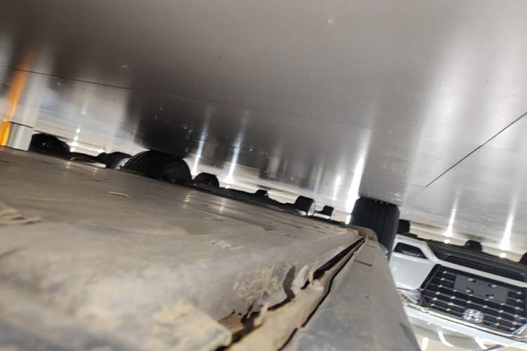 Used Volkswagen ID.UNYX 2024 Revised Ultra Long-Range Version Right Side Sill