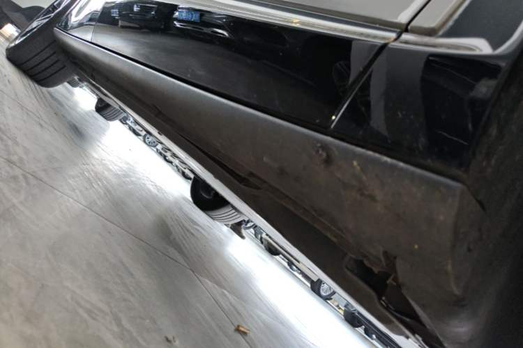 Used Volkswagen ID.UNYX 2024 Revised Pro Long-Range Version Right Side Sill