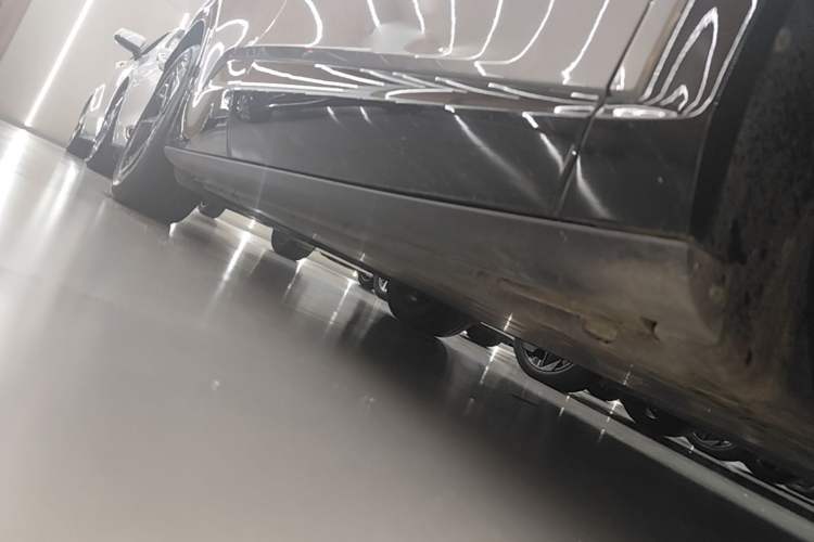 Used Volkswagen ID.UNYX 2024 Revised Ultra Long-Range Version Right Side Sill