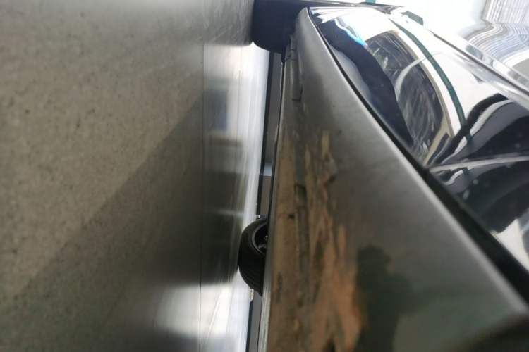 Used Volkswagen ID.UNYX 2024 Ultra Long-Range Version Right Side Sill