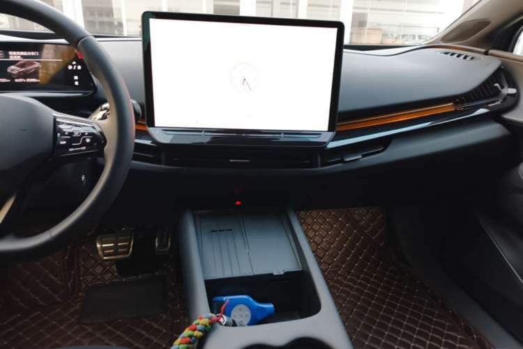Used Volkswagen ID.UNYX 2024 Revised Pro Long-Range Version Audio And AC Panel