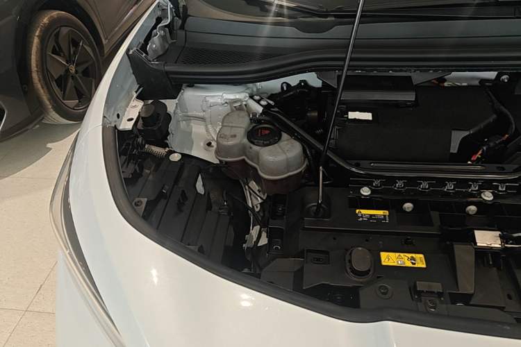 Used Volkswagen ID.UNYX 2024 Pro Long-Range Version Engine Bay Right