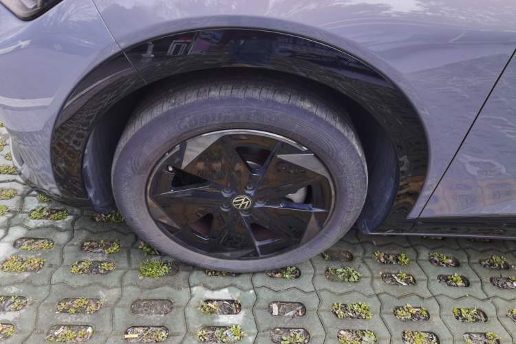 Used Volkswagen ID.UNYX 2024 Pro Long-Range Version Exterior 4