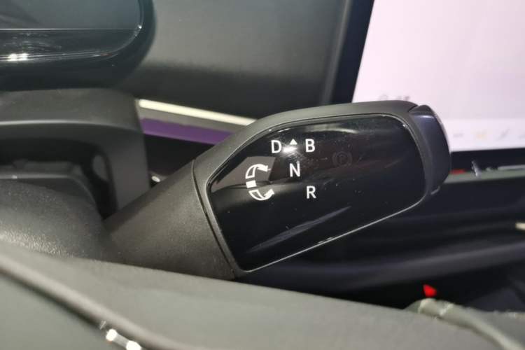 Used Volkswagen ID.UNYX 2024 Pro Long-Range Version Gear Lever