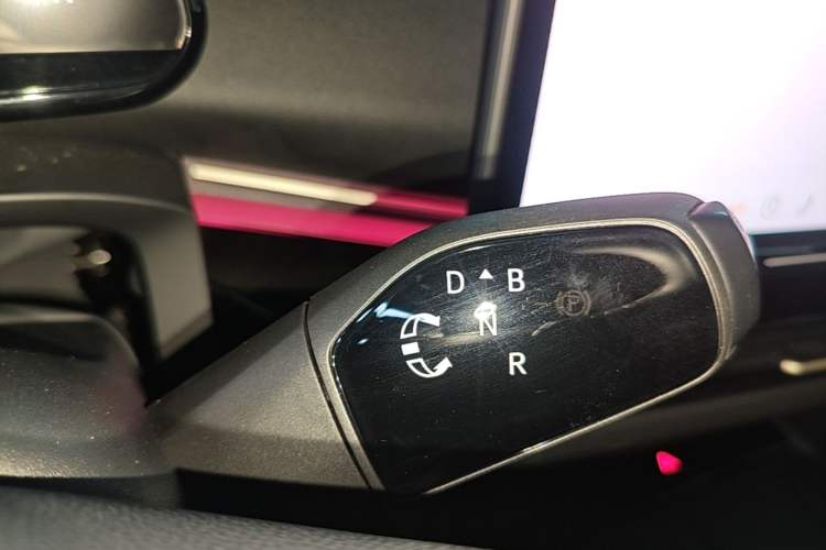 Used Volkswagen ID.UNYX 2024 Pro Long-Range Version Gear Lever