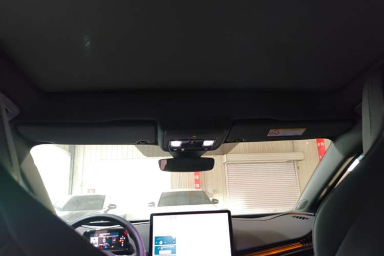 Used Volkswagen ID.UNYX 2024 Revised Pro Long-Range Version Headliner