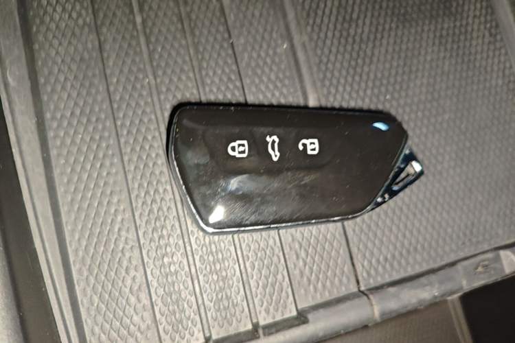Used Volkswagen ID.UNYX 2024 Pro Long-Range Version Interior 1