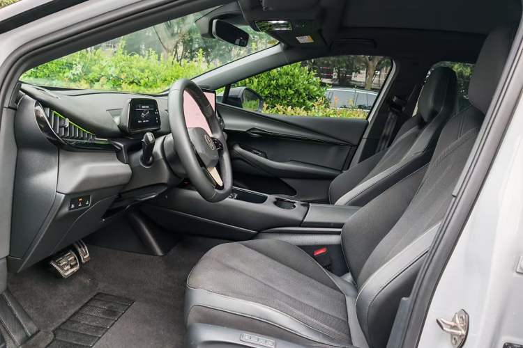 Used Volkswagen ID.UNYX 2024 Revised Pro Long-Range Version Interior 2