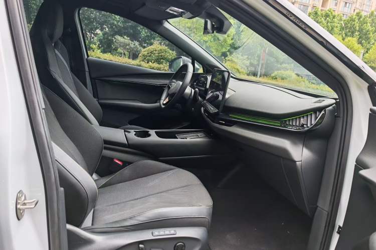 Used Volkswagen ID.UNYX 2024 Revised Pro Long-Range Version Interior 4