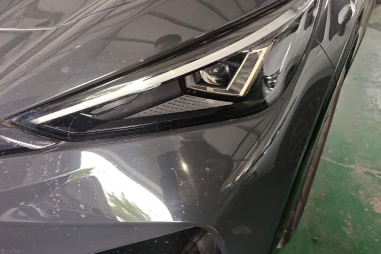 Used Volkswagen ID.UNYX 2024 Pro Long-Range Version Left Front Headlight