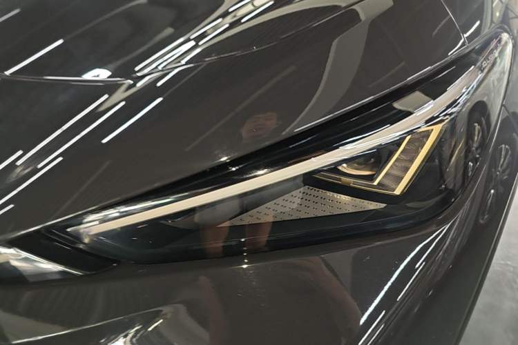 Used Volkswagen ID.UNYX 2024 Pro Long-Range Version Left Front Headlight