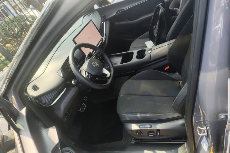 Used Volkswagen ID.UNYX 2024 Revised Pro Long-Range Version Left Front Seat