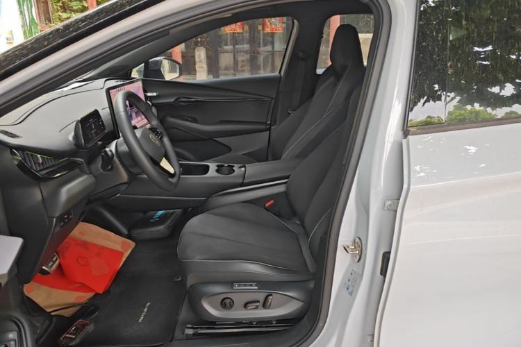 Used Volkswagen ID.UNYX 2024 Revised Pro Long-Range Version Left Front Seat