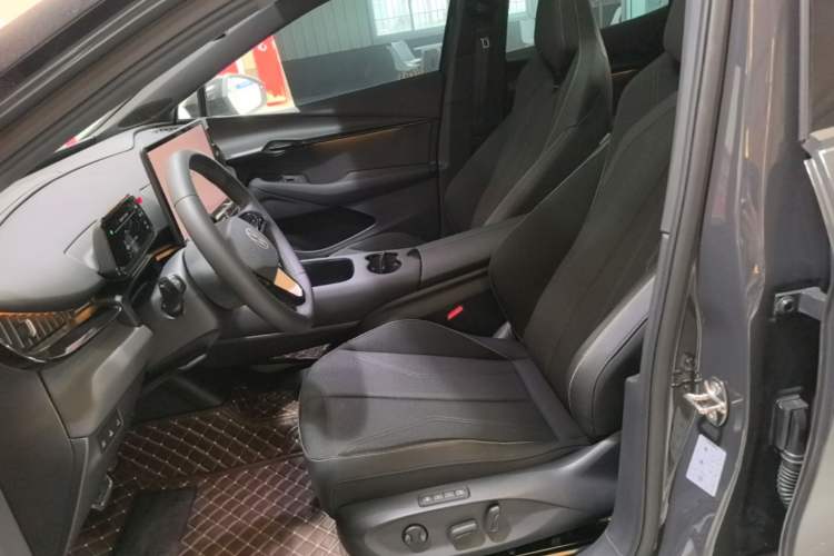Used Volkswagen ID.UNYX 2024 Revised Pro Long-Range Version Left Front Seat