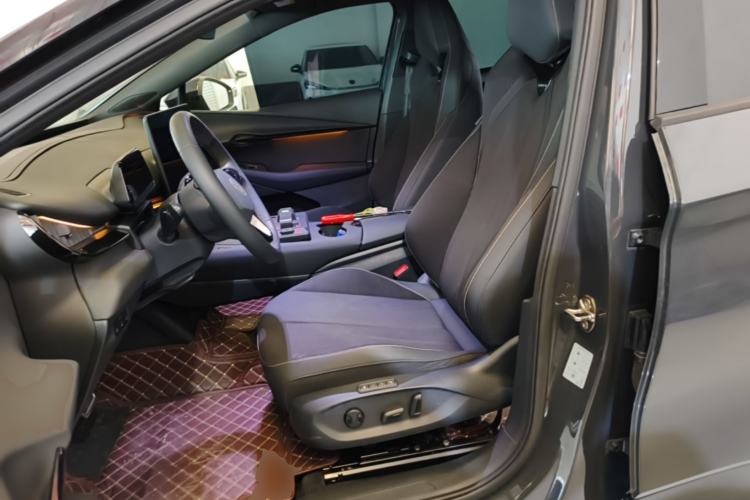 Used Volkswagen ID.UNYX 2024 Revised Pro Long-Range Version Left Front Seat