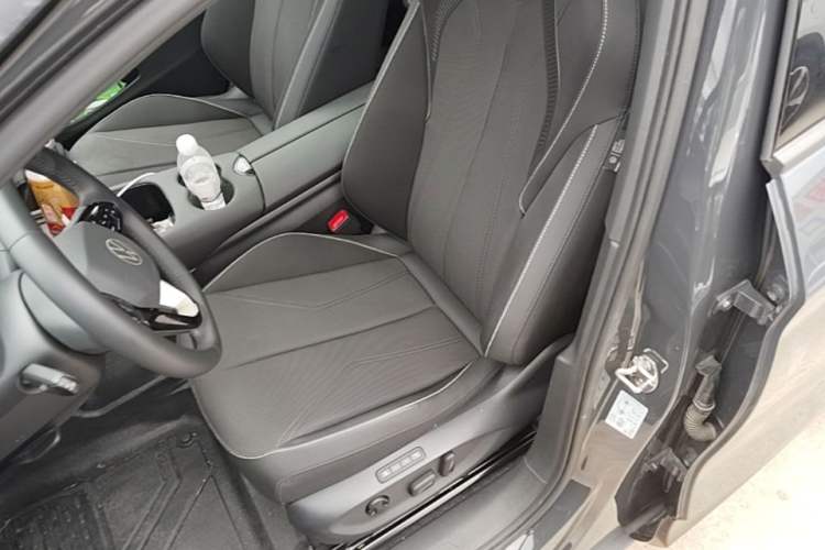 Used Volkswagen ID.UNYX 2024 Revised Pro Long-Range Version Left Front Seat